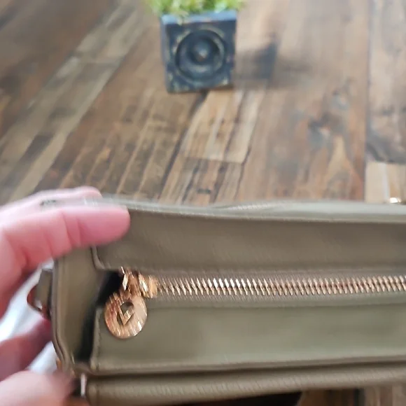 Valentino Orlandi Sage Green Italian Leather Crossbody Messenger Bag - Picture 6 of 12